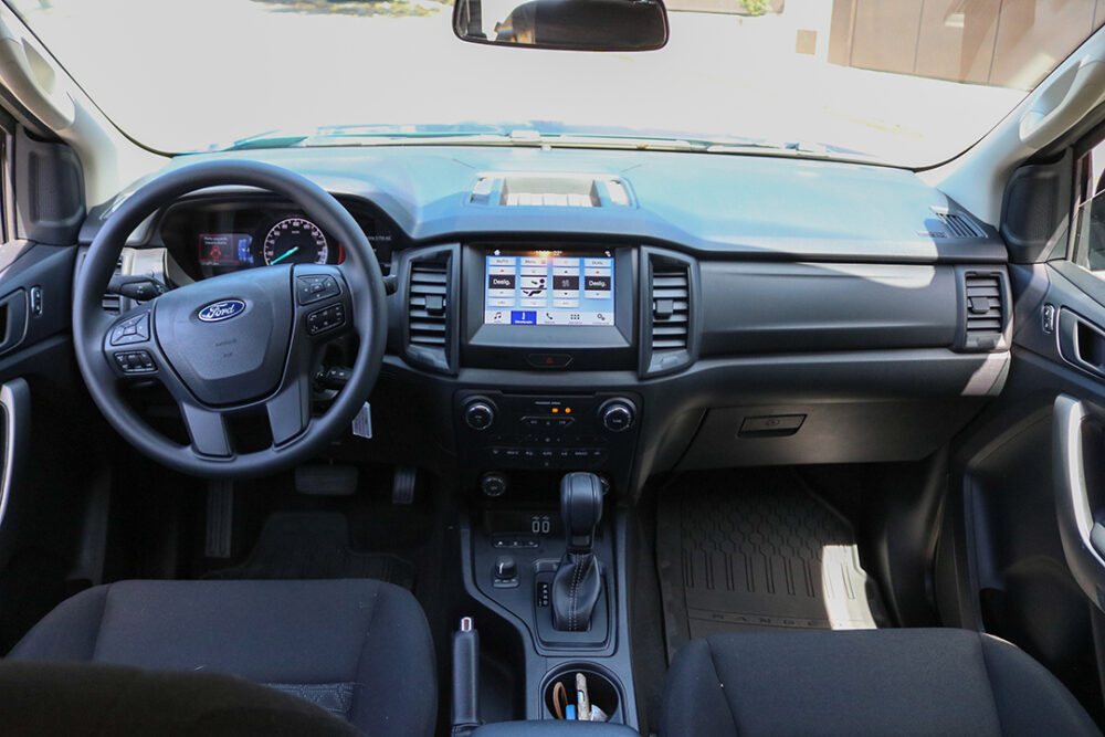 Interior e painel da Ford Ranger Storm