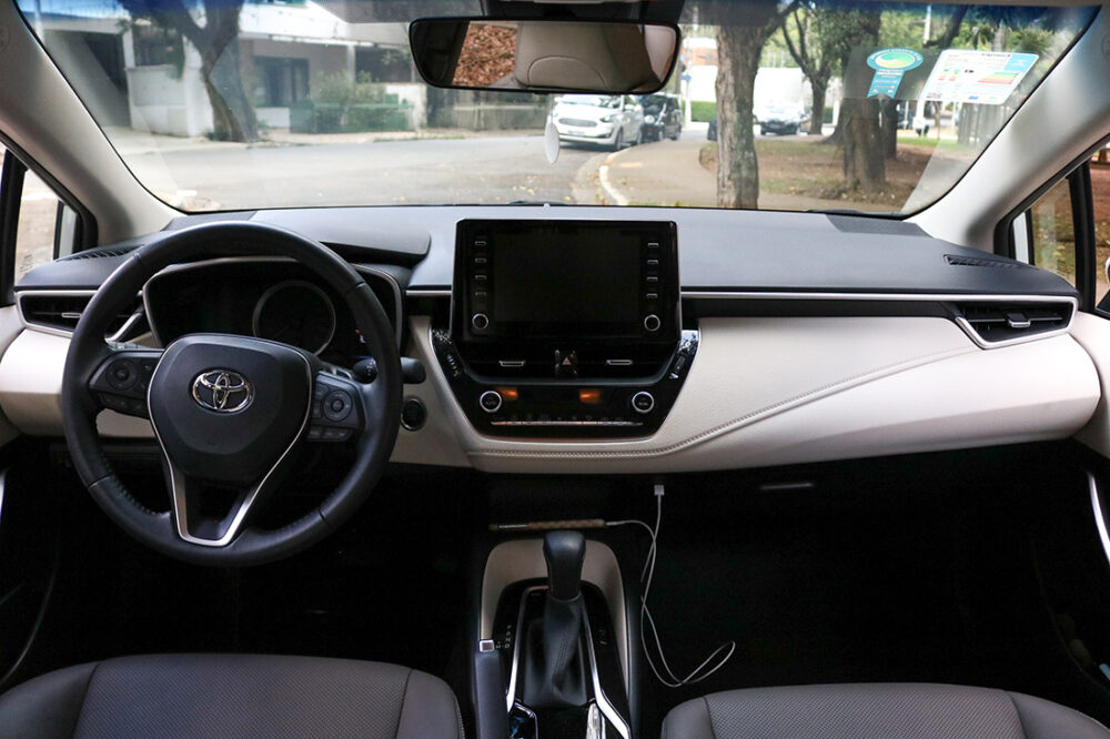 Interior do Toyota Corolla Altis