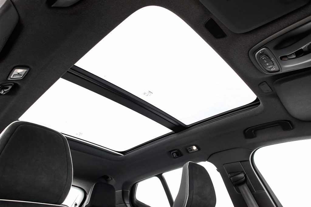 Teto solar panorâmico do Volvo XC40 PlugIn Hybrid
