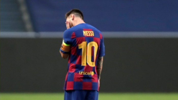 Messi desolado em vexame do Barcelona