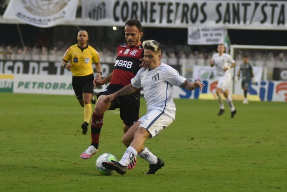 Soteldo deu trabalho pelo lado direito da defesa do Flamengo