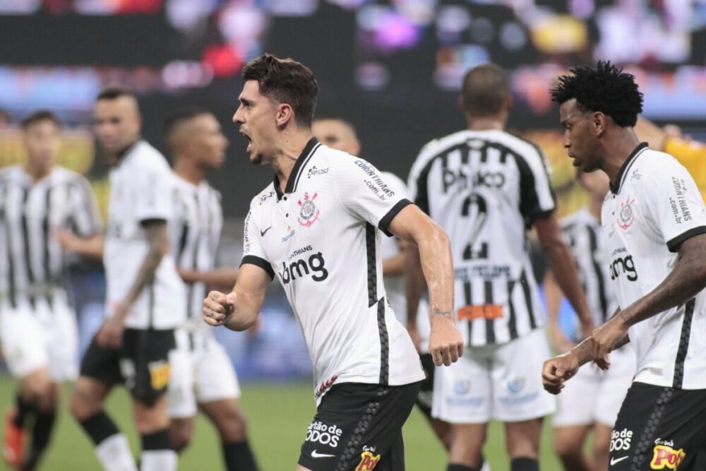 Danilo Avelar empatou para o Corinthians