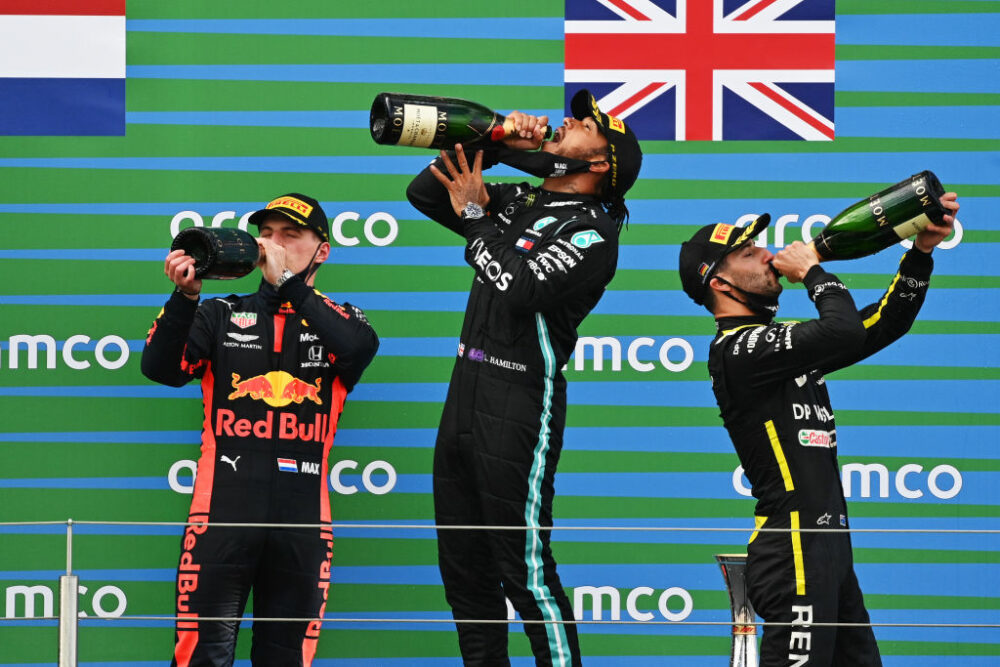 Verstappen, Hamilton e Ricciardo no pódio do GP de Eifel
