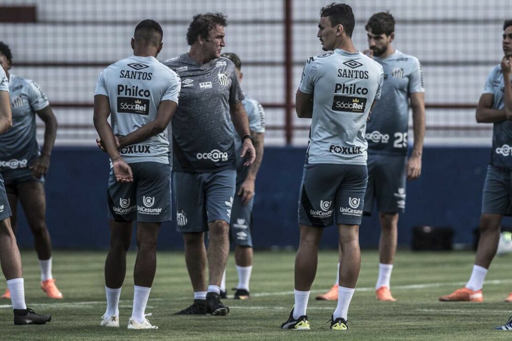 Cuca e mais 11 jogadores foram infectados no Santos