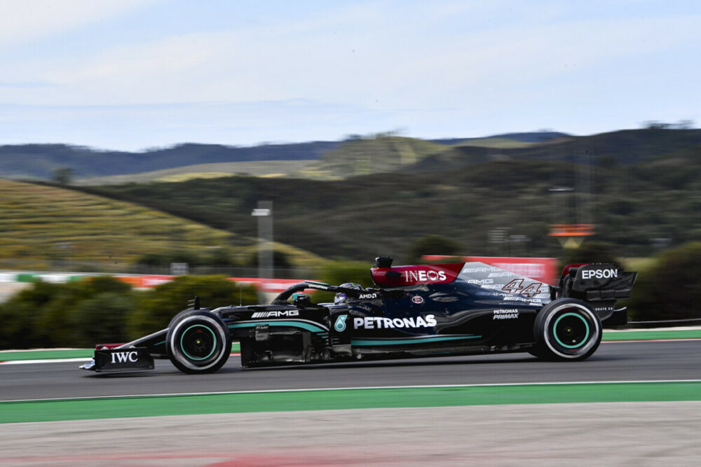 Lewis Hamilton e sua Mercedes no treino livre do GP de Portugal de 2021