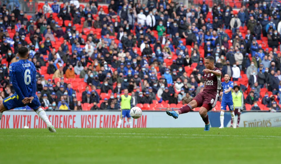 Leicester foi cirúrgico na partida