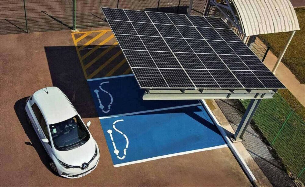 Estacionamento com painel solar