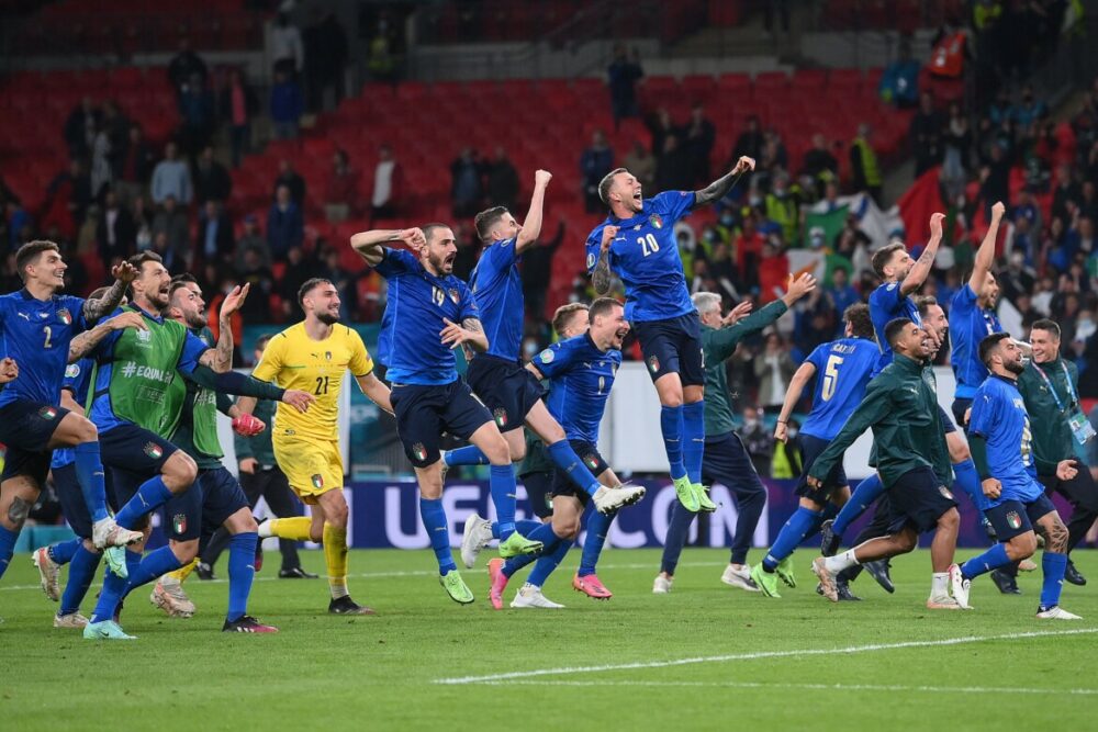 Itália volta à primeira classe do futebol mundial