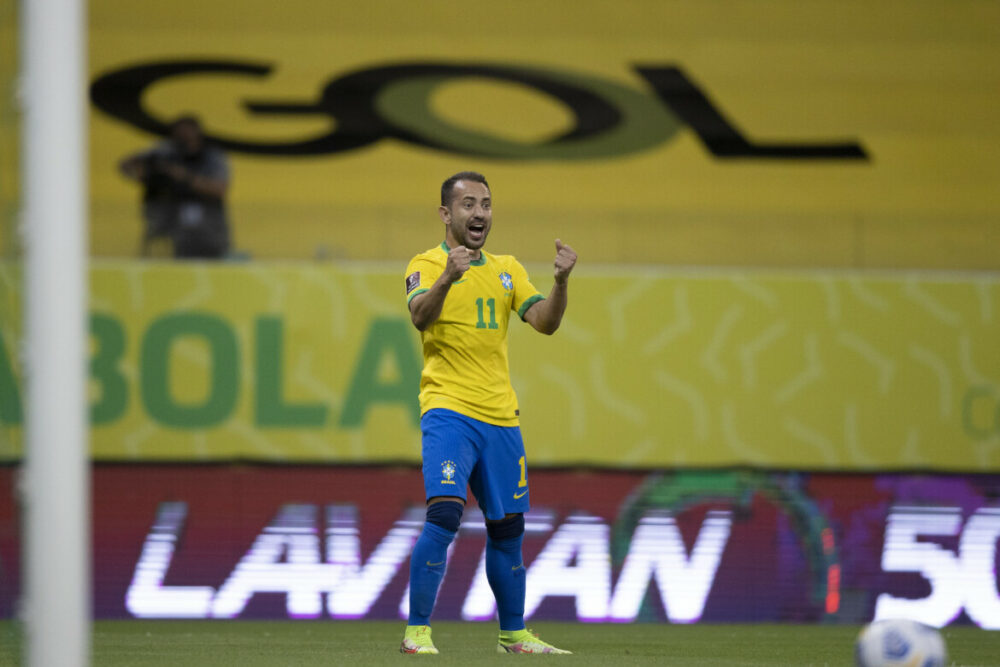 Everton Ribeiro abriu o placar para o Brasil