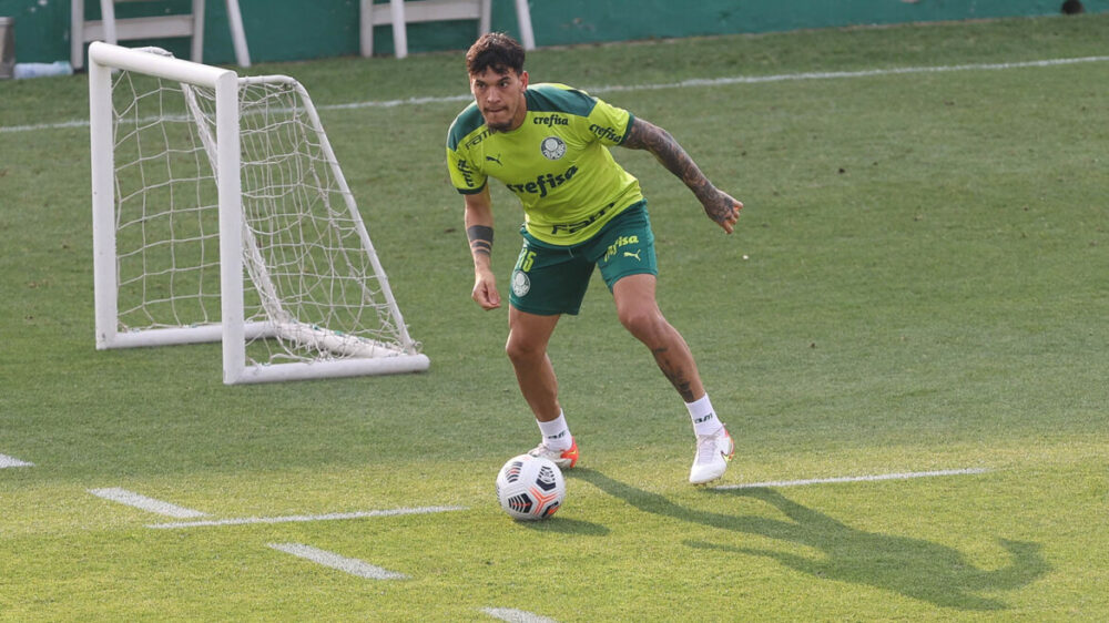 O jogador Gustavo Gómez, da SE Palmeiras, durante treinamento, na Academia de Futebol. 