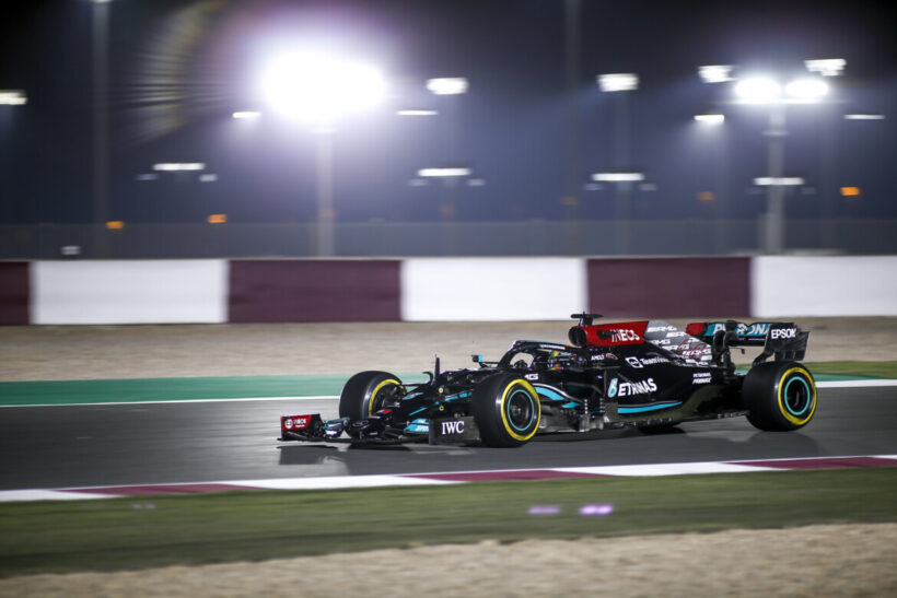 Lewis Hamilton larga na pole do GP do Catar 