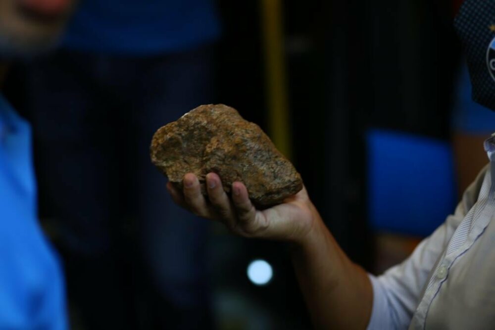 Pedra atinge ônibus do Grêmio