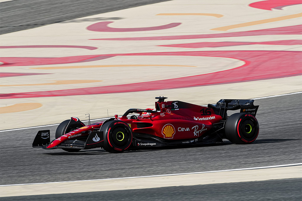 Charles Leclerc e Ferrari são pole position no Bahrein