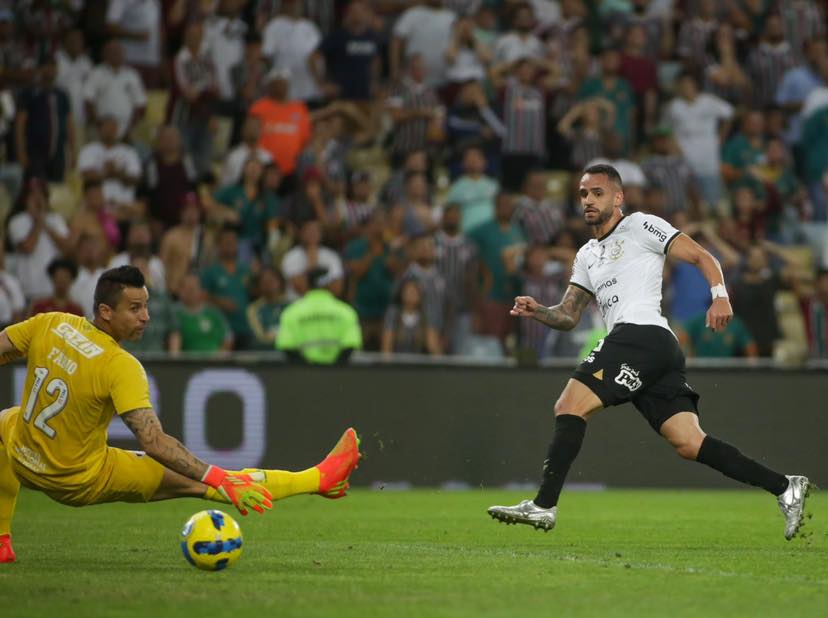 Renato Augusto fez o primeiro gol do Corinthians no jogo