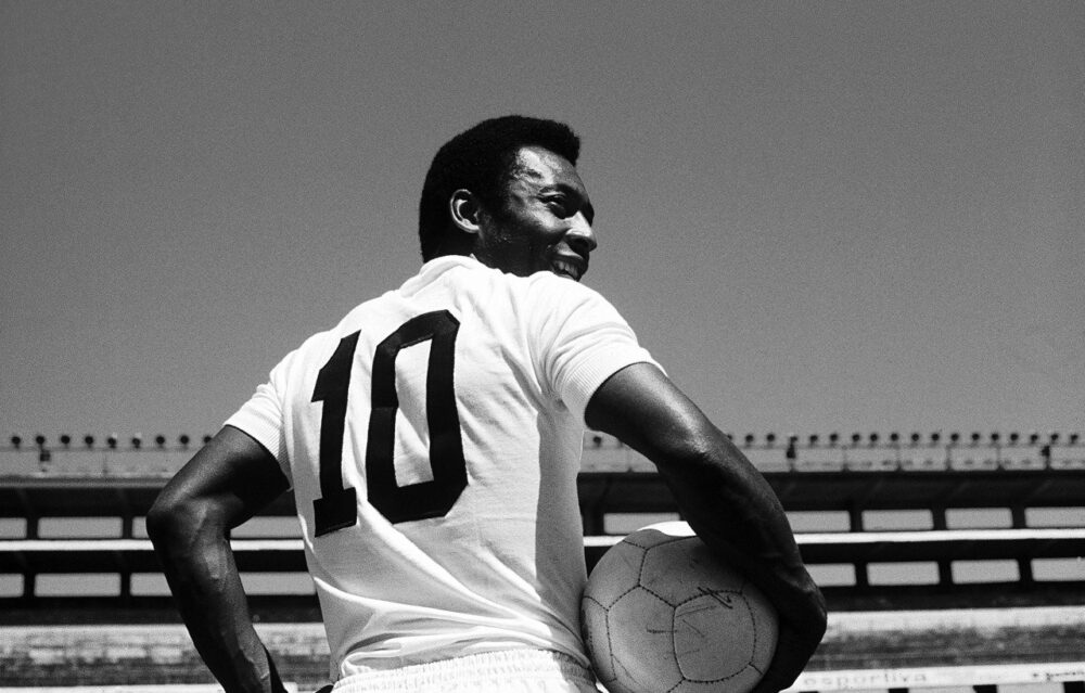 Santos homenageia Pelé, que vai completar 82 anos neste domingo