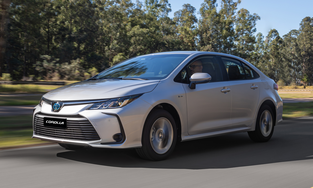 Toyota Corolla ganha versão híbrida de entrada