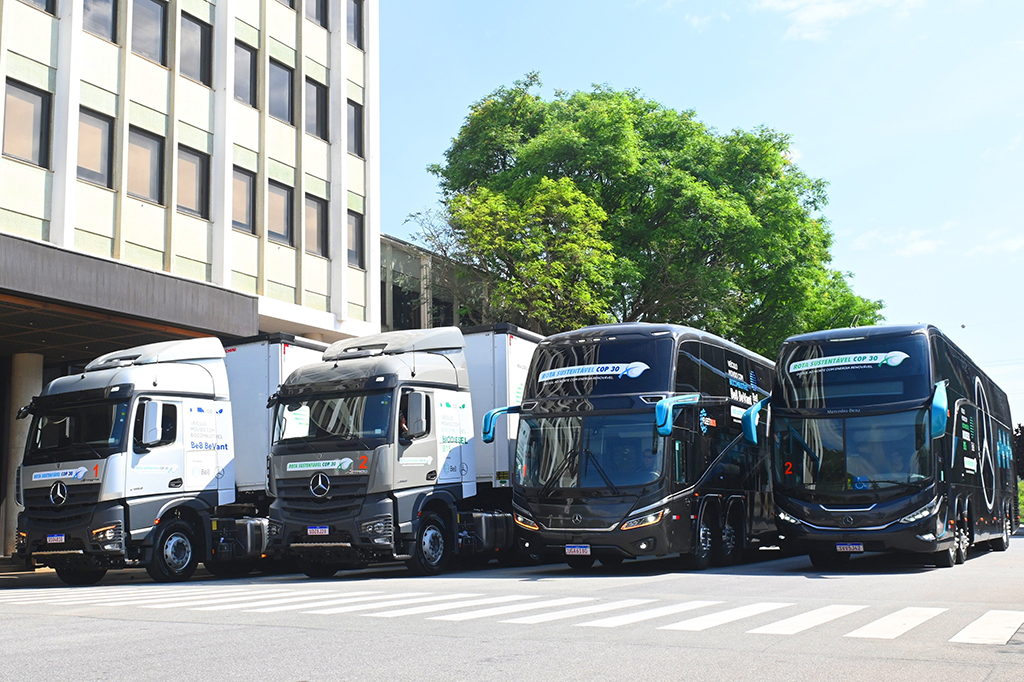 Caminhoes e onibus Mercedes